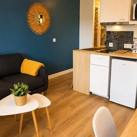 Bright Balcony & Parking In Saint-marc